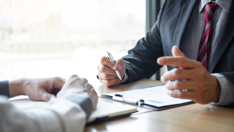 Employer,Or,Recruiter,Holding,Reading,A,Resume,During,About,Colloquy