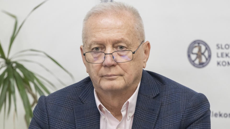 Na snímke poradca prezidenta Slovenskej lekárskej komory (SLK) Robert Vetrák počas tlačovej konferencie nového vedenia Slovenskej lekárskej komory na tému Aktuálne otázky zdravotníctva v Bratislave v utorok 19. decembra 2023. FOTO TASR - Martin Baumann